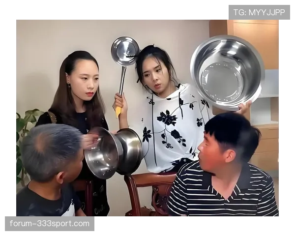 张志磊下楼买菜那张照片我盯了三遍——看着像邻居，手上那块表像能买邻居三年的饭