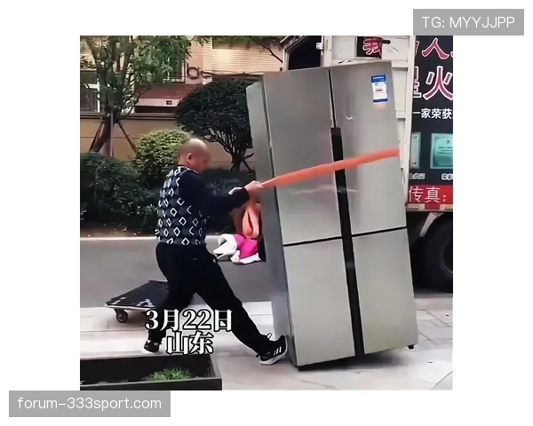高亭宇训练完直接拎两袋冰去泡澡,这人是拿身体当冰箱使? 高亭宇训练完直接拎两袋冰去泡澡,这人是拿身体当冰箱使?